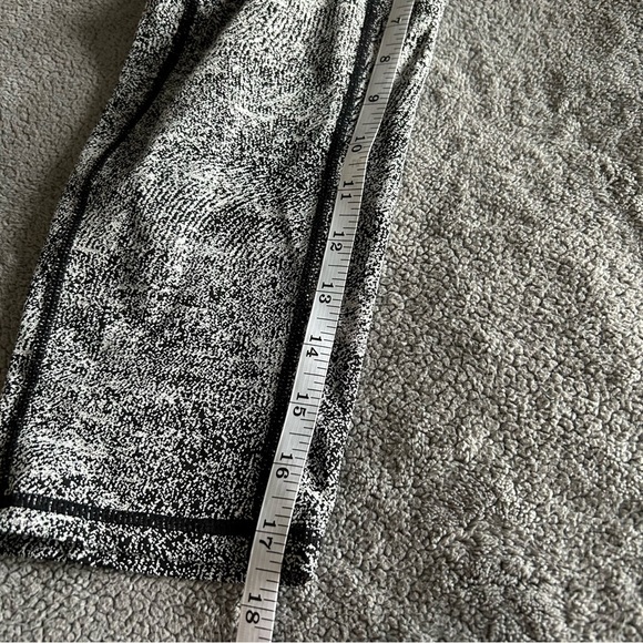 Bundle of Gray and Black Activewear, Gym, Running Leggings Set with Pockets - Picture 9 of 13